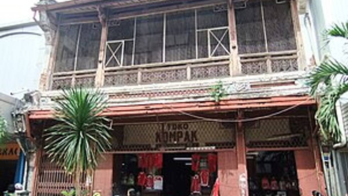 Toko Mega: Jantung Belanja Warga Cilacap yang Tak Pernah Pudar
